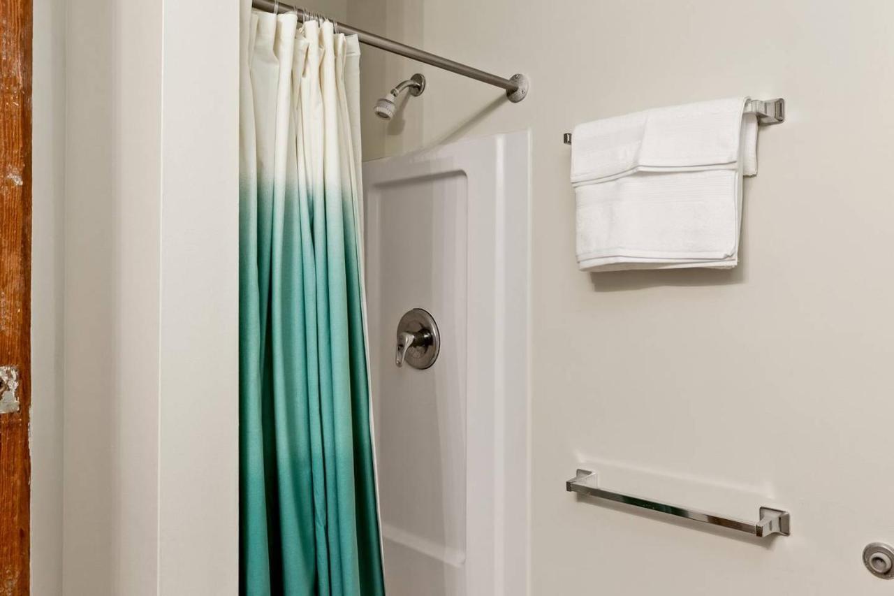 Trifecta Historic Brick 2Br Getaway Superhost Daire Durham Oda fotoğraf